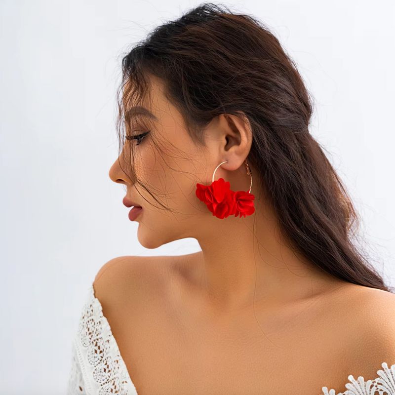 Blumen Ohrringe an goldenem Ring - Boho Chic Damen Ohrringe 