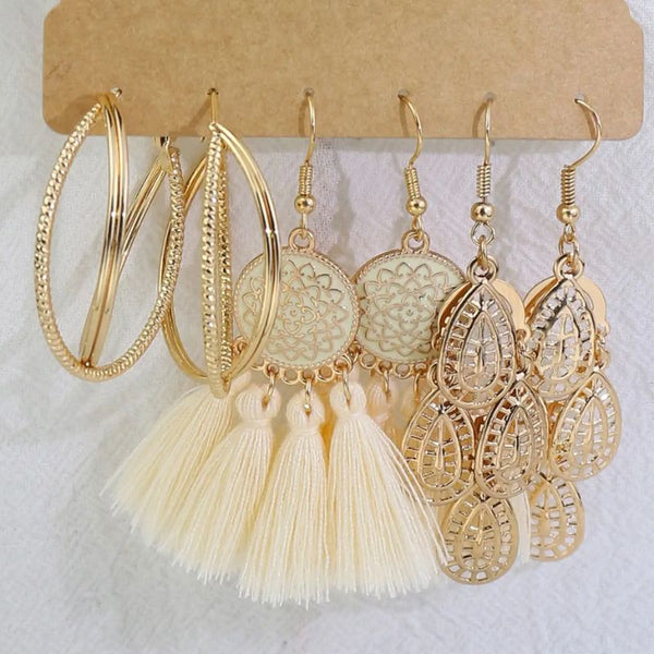 Boho Ohrringe Set aus 3 diversen Ohrringen Hängern mit Federn Pompoms und Kreisen in gold 
