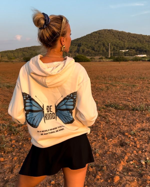 Designer Hoodie Pullover Unisex in creme Farbe mit Schmetterling Design und Spruch BE KIND