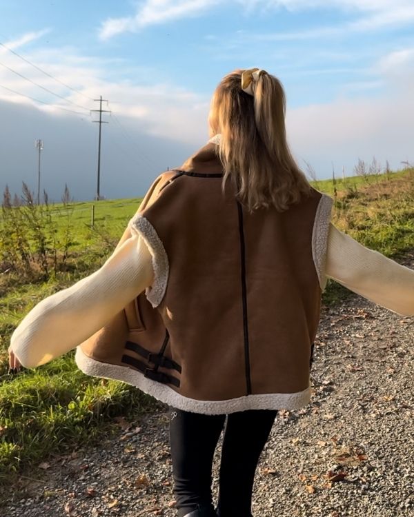 Braunes Kunstleder Gilet mit warmem Plüsch Innen 