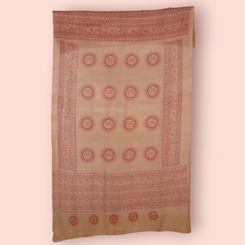 Braunes Pareo Sarong Tuch mit roten Om Zeichen - Multifunktionales Tuch