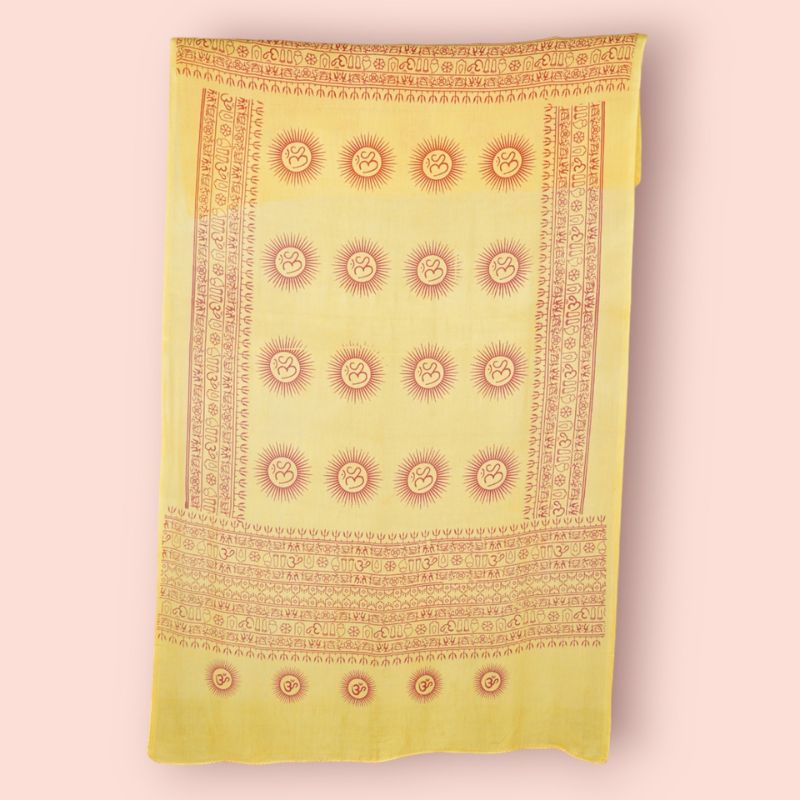 Gelber Pareo mit roten Om Zeichen - Pareo Sommer Sarong Tuch Multifunktional 