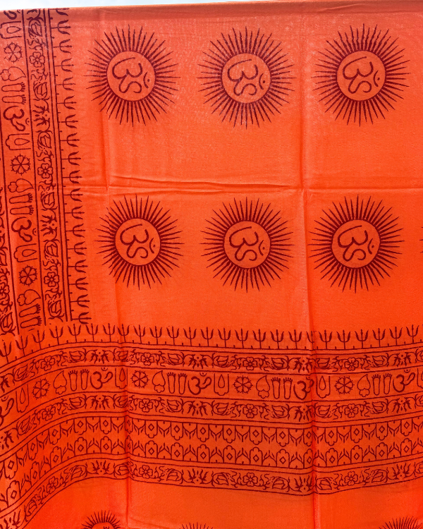 Kraftvolles Pareo mit Om-Zeichen in Orange