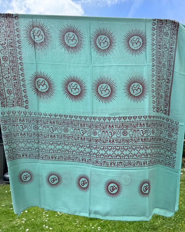 Türkises Tuch mit Om-Design | Pareo Sarong Tuch 