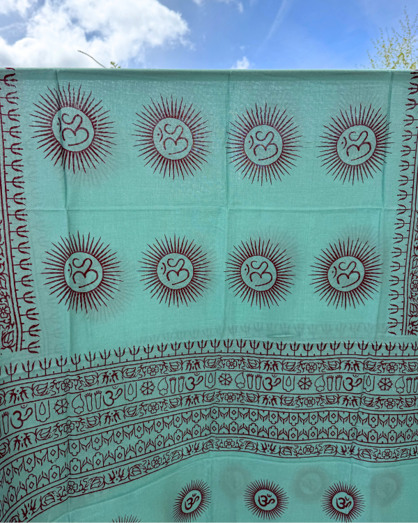 Sarong mit Om-Motiv – ideal für Meditation | Multifunktionales Pareo Tuch