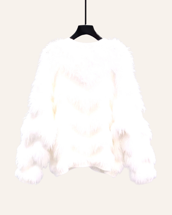 Weisse Damen Strickjacke Chic und Elegant mit Fluffy Effekt 