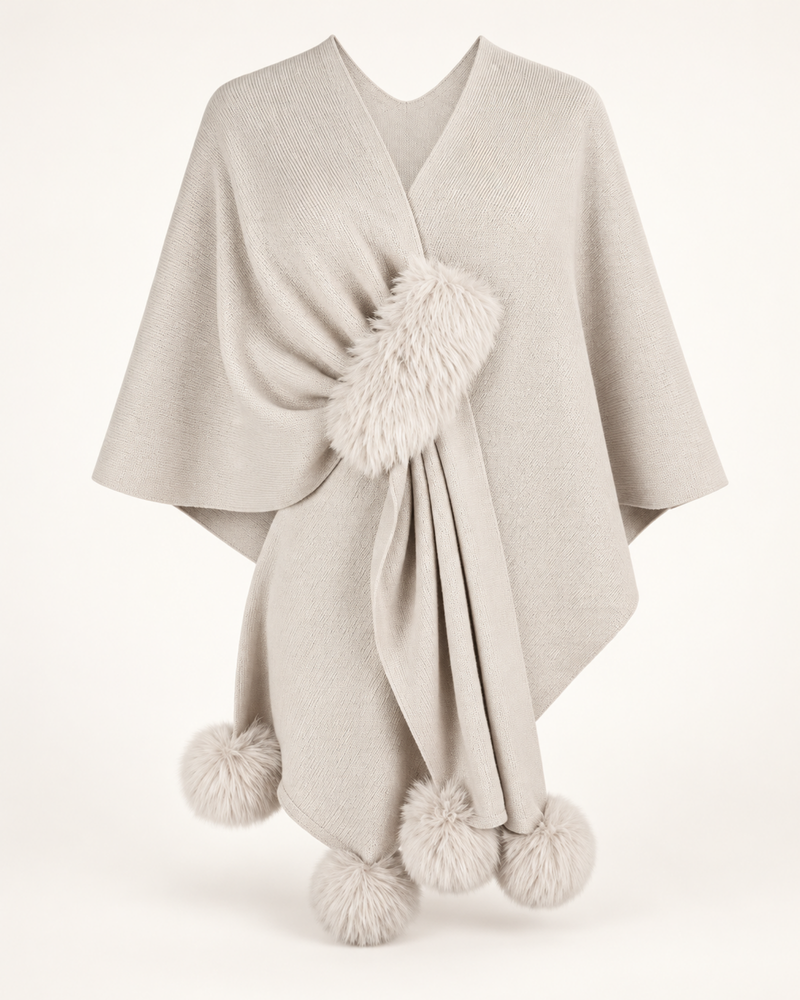 Chicer Poncho mit flauschigem Verschluss an der Vorderseite des Capes 
