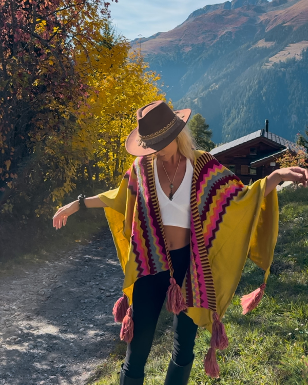 Boho Chic Poncho Cape mit Pompoms - Gelber Poncho mit Muster b