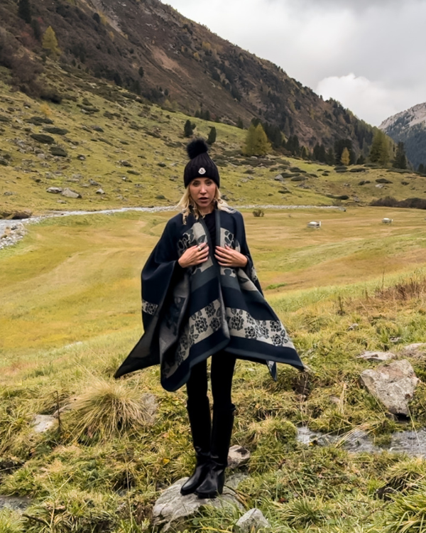 Damen Poncho Cape im Boho Look mit VIntage Rosen Muster 