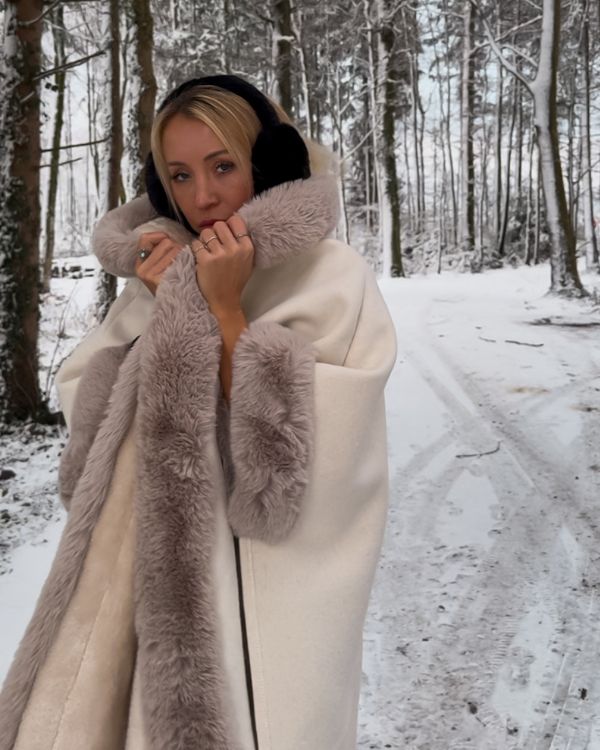 Kuscheliger und warmer Kunstfell Poncho mit Kapuze 