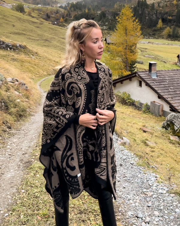 Wendebarer Damen Poncho Cape perfekt für kühle Herbst Tage 