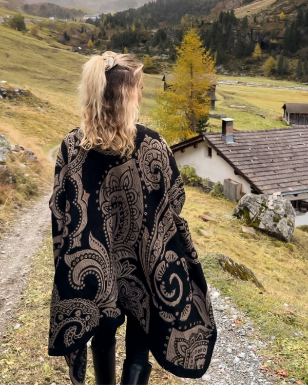 Moderner Poncho Cape für Herbst und Winter - Boho Ponchos online kaufen