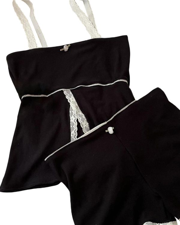 schwarze Set aus Top und Short mit Spitzen und Rösschen Symbol 