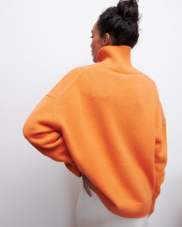 Oranger kuscheliger Rollkragen Pullover in orange - Pullover in oversize Schnitt mit hohem Rollkragen 