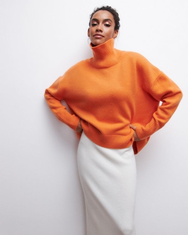 Kuscheliger Feinstrick Rollkragen Pullover in orange - Oversize Pullover für kühle Tage 