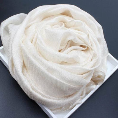 Grosser leichter Schal aus sehr weichem Stoff in weiss-creme