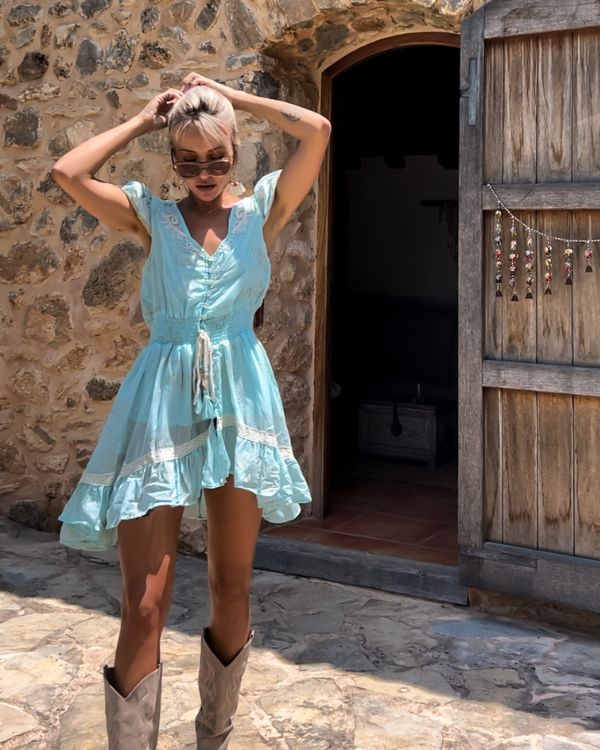 Boho Hippie Chic Sommerkleid mit Ruffle Ärmel und Perlen Details 