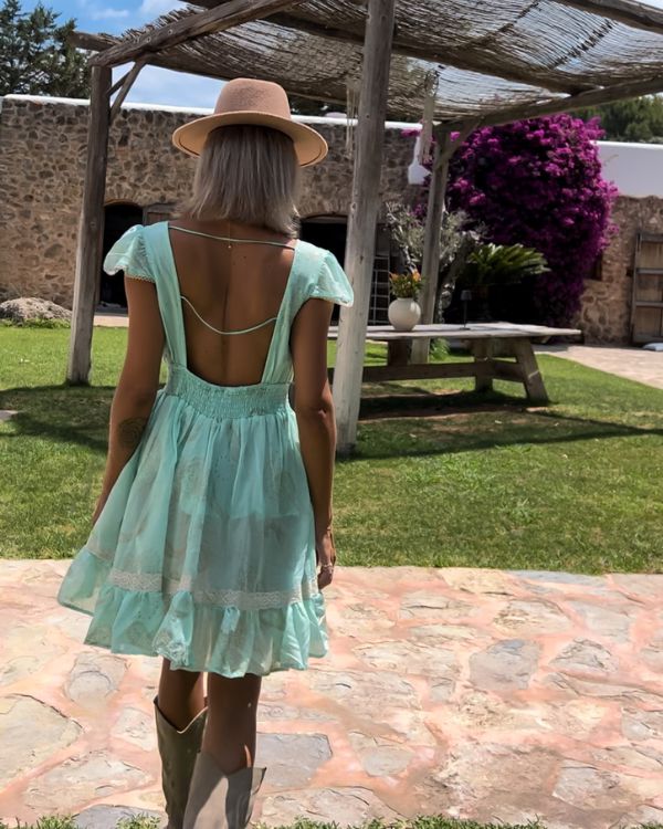 Rückenfreies Boho-Midi Kleid mit Perlen und Stickerei Details 
