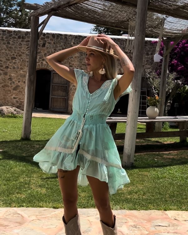 Bezauberndes hellgrünes (türkis) Boho Midi Kleid mit verspielten Ruffle-Ärmeln und Knöpfen - Boho Chic Sommerkleid 