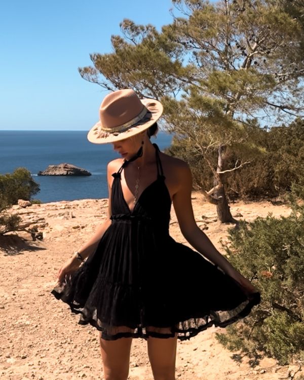 Rückenfreies kurzes Boho Kleid - Kurzes Sommerkleid im Ibiza Bohemian Style 