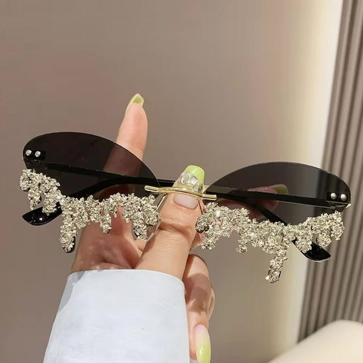 schwarze Sonnenbrille mit Glitzer Effekt auf den Seiten - Stillvolle Party Eye-Catcher Sonnenbrille
