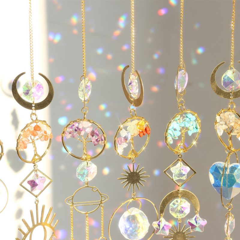 Suncatcher Sonnenfänger mit Mineralstein Lebensbaum Motiv und weiteren Symbolen 