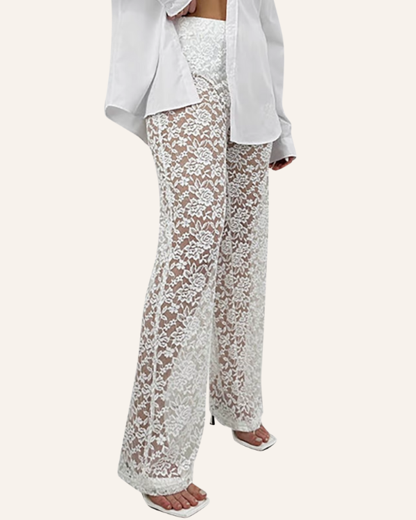 Weisse Spitzenhose im luftigen Beach-Look