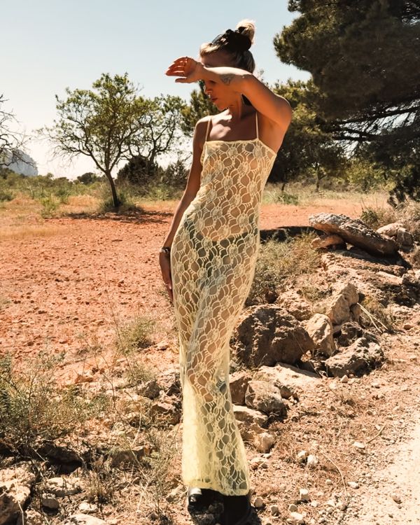 Hellgelbes transparentes Spitzen Damen Kleid mit Blumen Mustern 