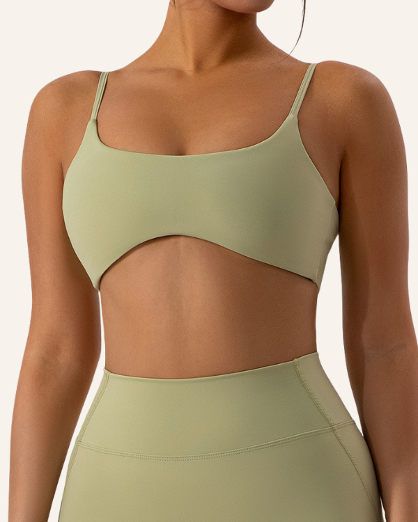 Sommerliches Gym-Outfit für Frauen - hellgrünes Sport Set mit Top 