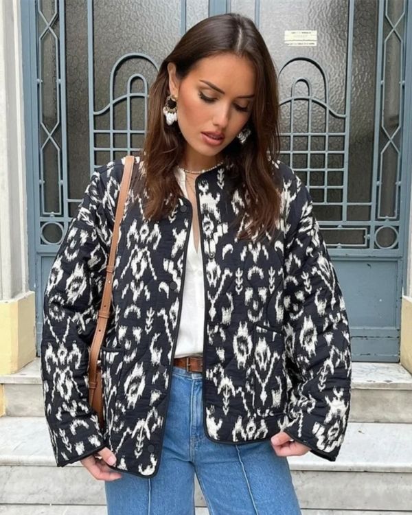 Damen Jacke perfekt für Herbst Zeit - Steppjacke in schwarz-weiss mit coolem Muster 