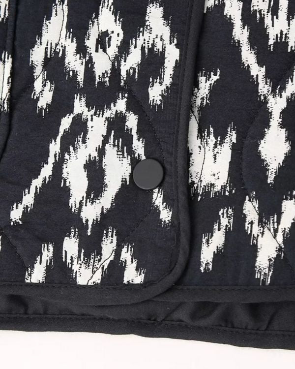 schwarz-weisse Damen Steppjacke mit Ethno Boho Muster 