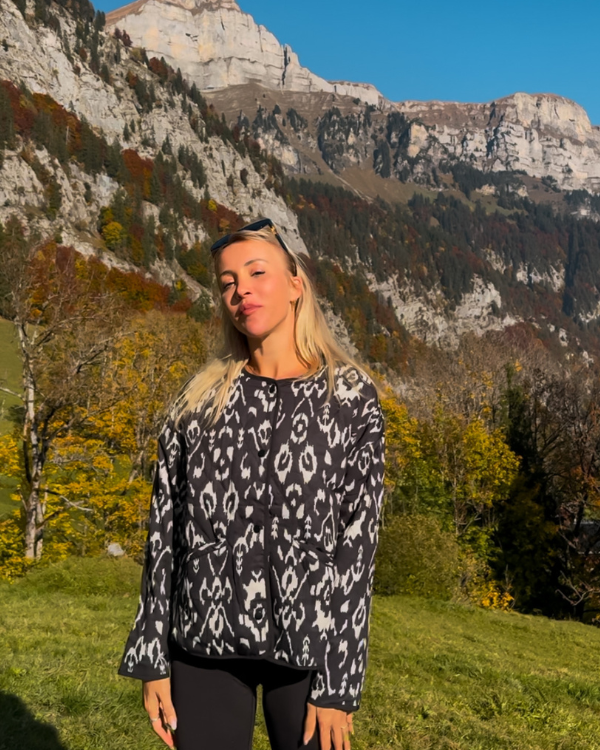 Perfekte Damen Übergangsjacke mit schwarz-weissen Mustern - Steppjacke Damen