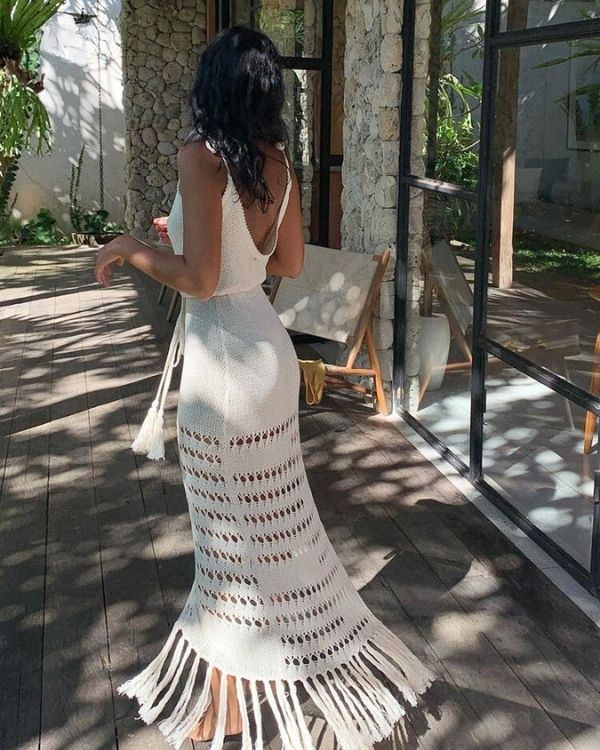 Ärmelloses Häkelkleid mit tiefem Ausschnitt und Crochet-Effekt - Weisses Boho Strandkleid