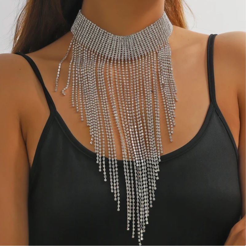Glamouröse Halskette aus Strasssteinen in silber - Kristallsteine Halskette Choker mit Fransen