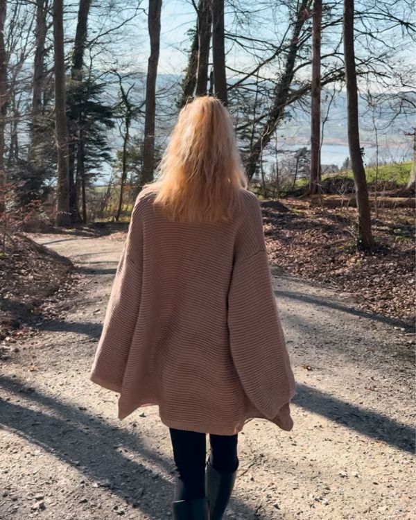 Halblange weiche Damen Strickjacke in Altrosa 