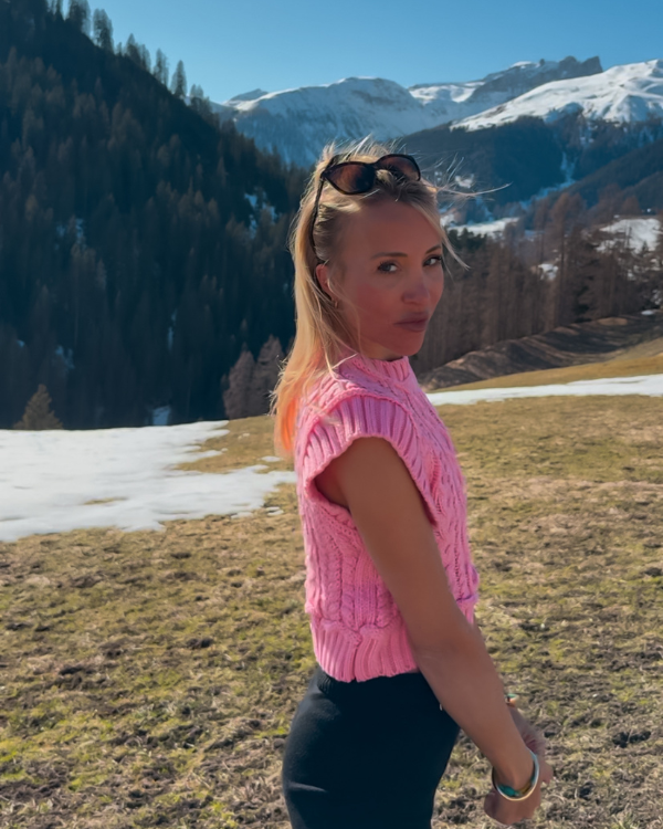 Strick-Pullunder für Damen – Kuscheliges Zopfmuster in leuchtendem Rosa