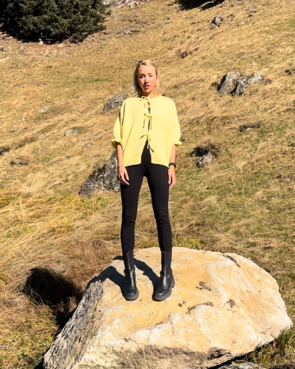 Gelbe süsse Damen Strickjacke mit Schleifen auf der Vorderseite 