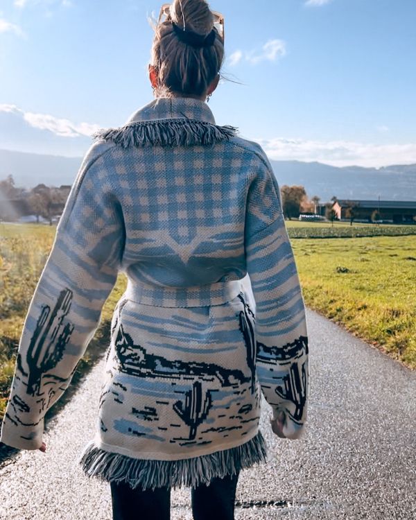 Hochwertige Karomuster Strickjacke Cardigan aus Kaschmir in hellblau-weiss gemischt mit Kaktus und Pferde Muster - 