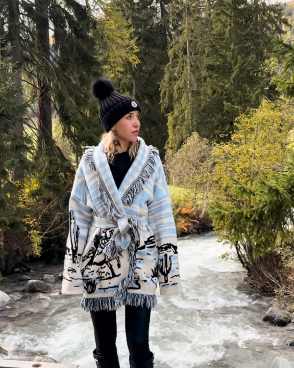 Hochwertige Kaschmir Wolle Strickjacke hellblau mit Fransen und Motiven 