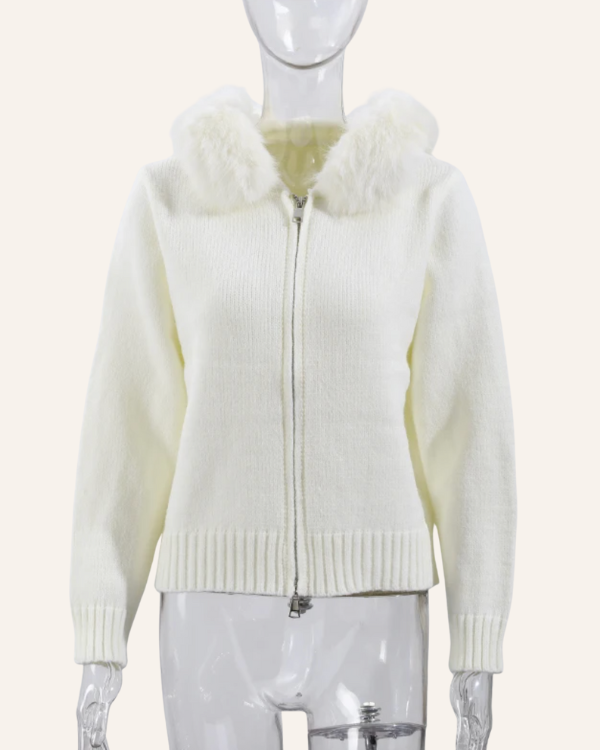 Weisse Kapuzen Strickjacke mit Stillvollen Chicer Fellkapuze 