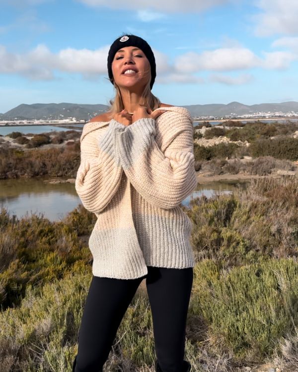 Kuscheliger Winter Strickjacke Damen mit Kapuze und Glitzer Pailletten