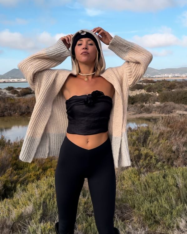 Damen Strickjacke mit Kapuze und Pailletten 