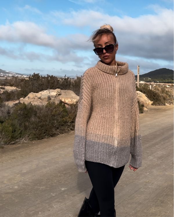 Kuschelige Beige Damen Strickjacke mit Glitzer Pailletten Effekt 