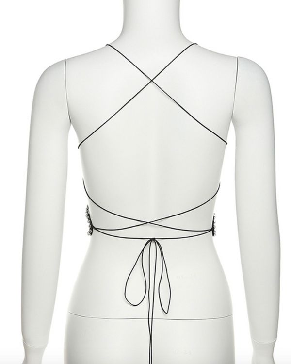 Rückansicht des Tops mit gekreuzten Fäden