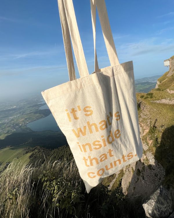 Nachhaltige organic Tote Bag Einkaufstasche in beige mit goldenem Aufdruck Spruch 