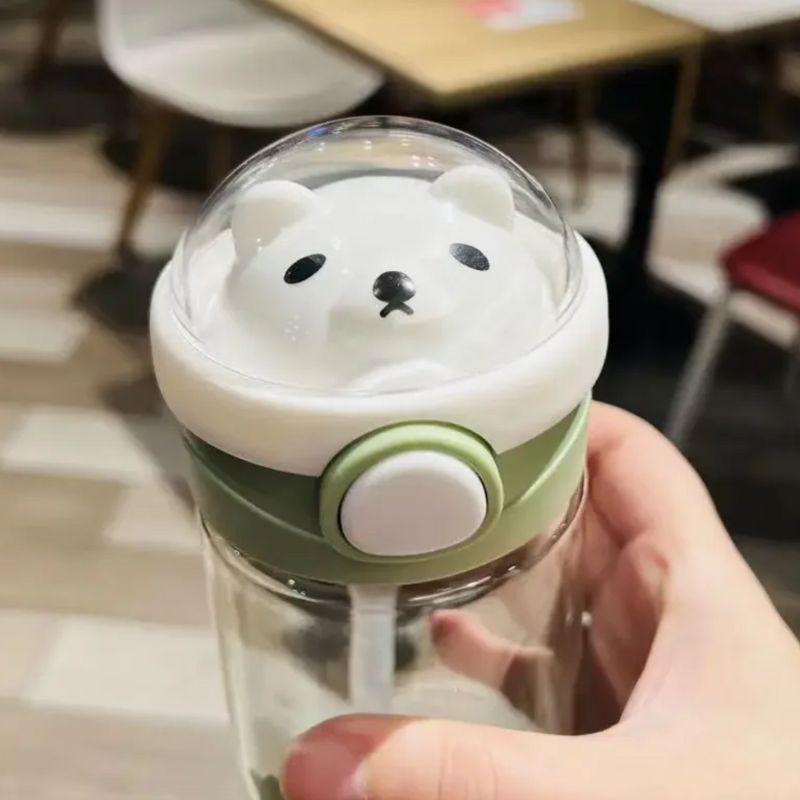 Gründe Kinder Trinkflasche mit Bären Kopf auf der Trinkflasche 