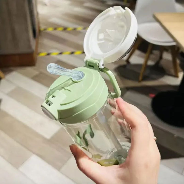 Grüne Bären Trinkflasche mit Trinkröhrchen 