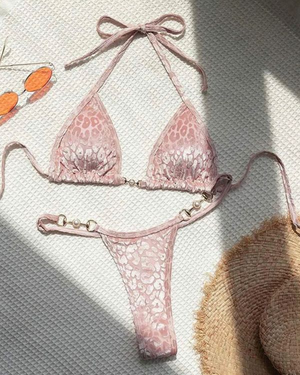 super sexy Velvet Samt Bikini mit Leopard Muster in hellem rosa - Brazilian String Bikini mit Triangel und Perlen Details