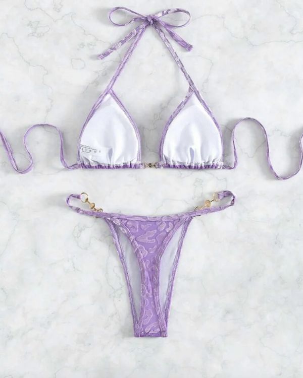 Flieder Bikini Set aus Velvet Samt mit Leopard Muster und Perlen Details 