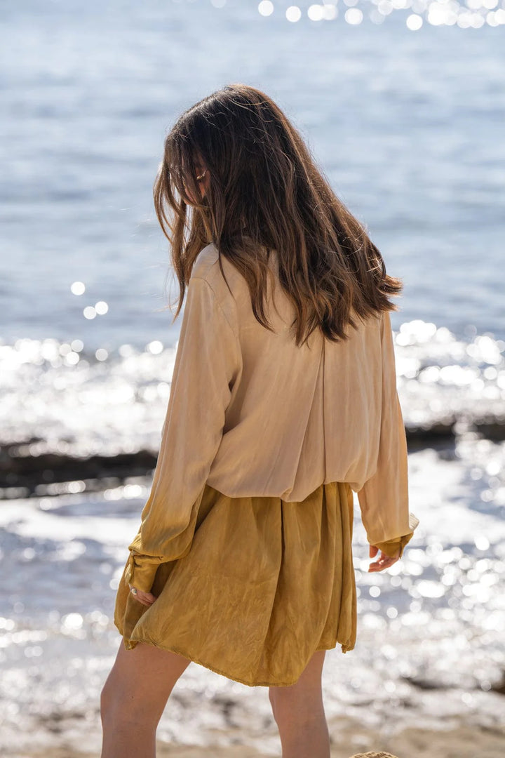 Stilvolles Oversize-Kleid in Gelb-Senf-Mix mit elegantem Hemdkragen und luftigem Schnitt